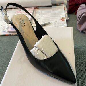 New in box kitten heal sling back